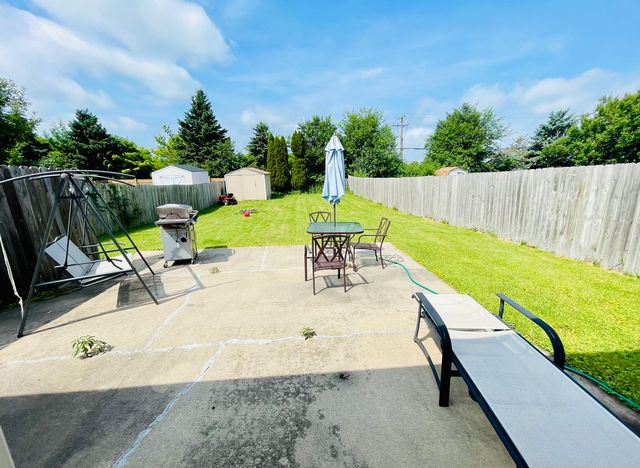 527 Heritage Drive, Oswego, IL 60543