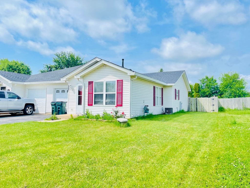 527 Heritage Drive, Oswego, IL 60543