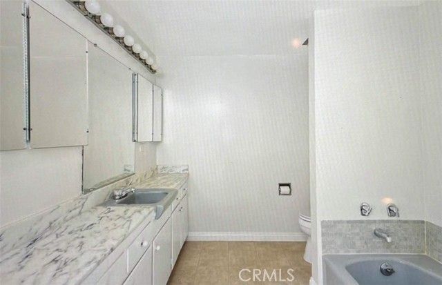 289 S Barrington Avenue A311, Los Angeles, CA 90049