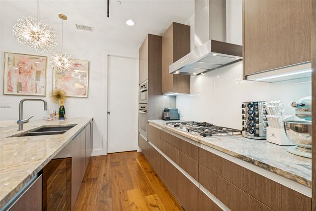 3130 N Harwood Street 702, Dallas, TX 75201