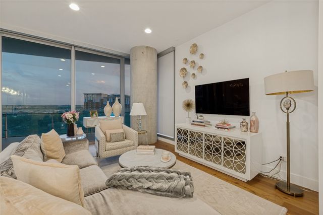 3130 N Harwood Street 702, Dallas, TX 75201