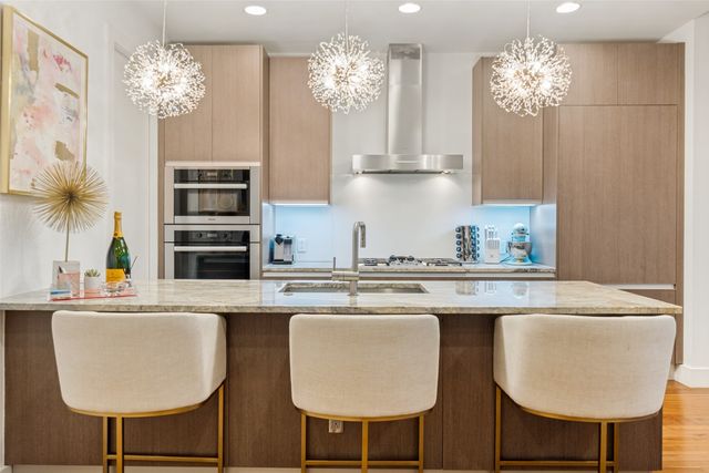 3130 N Harwood Street 702, Dallas, TX 75201