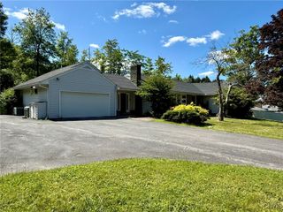 26 Smithport Road, New Hartford, NY 13413