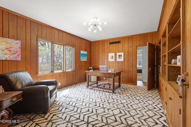 4615 Brookside Road, Ottawa Hills, OH 43615