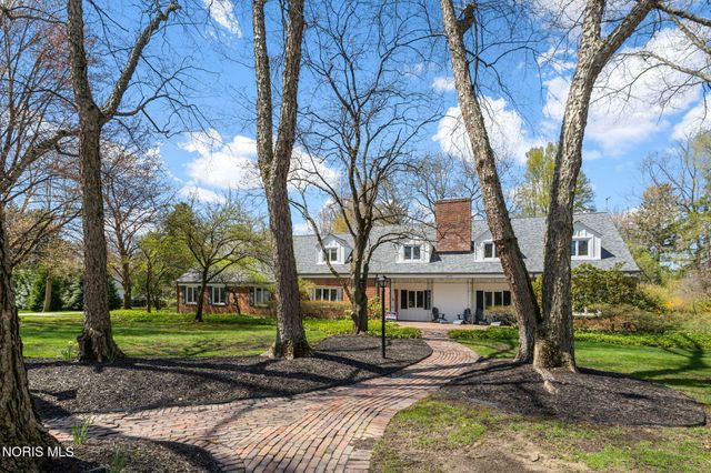 4615 Brookside Road, Ottawa Hills, OH 43615