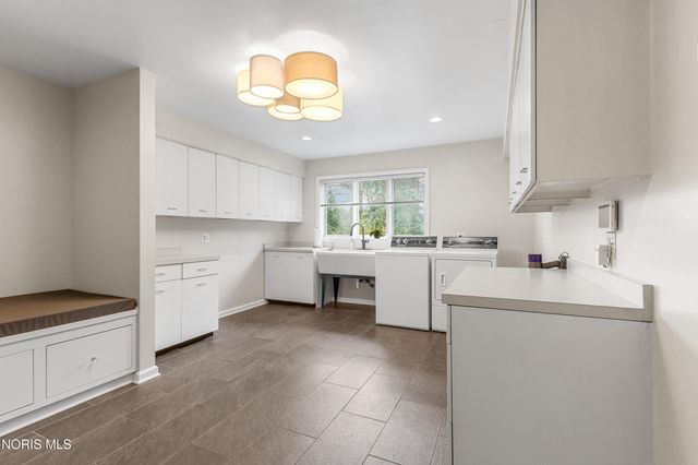 4615 Brookside Road, Ottawa Hills, OH 43615