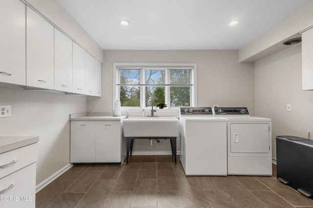 4615 Brookside Road, Ottawa Hills, OH 43615