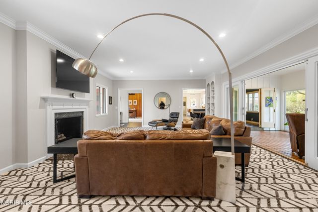 4615 Brookside Road, Ottawa Hills, OH 43615