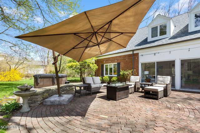 4615 Brookside Road, Ottawa Hills, OH 43615