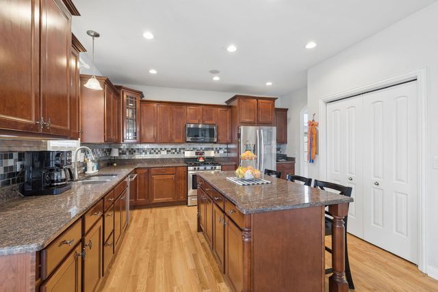 2067 Edgeview Drive, New Lenox, IL 60451