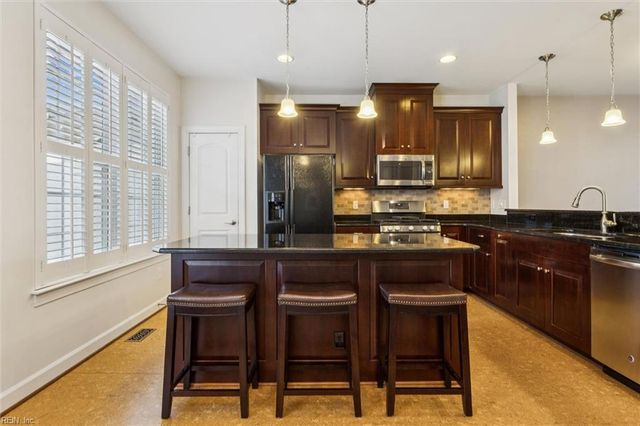 110 Peyton Randolph DR, Yorktown, VA 23692