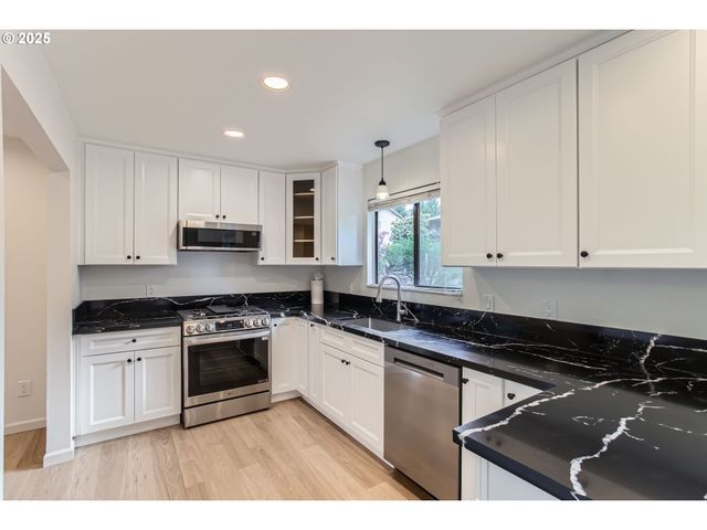 2900 Nw 111TH Ct, Portland, OR 97229