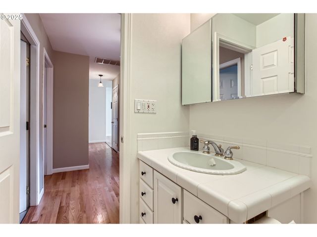 2900 Nw 111TH Ct, Portland, OR 97229