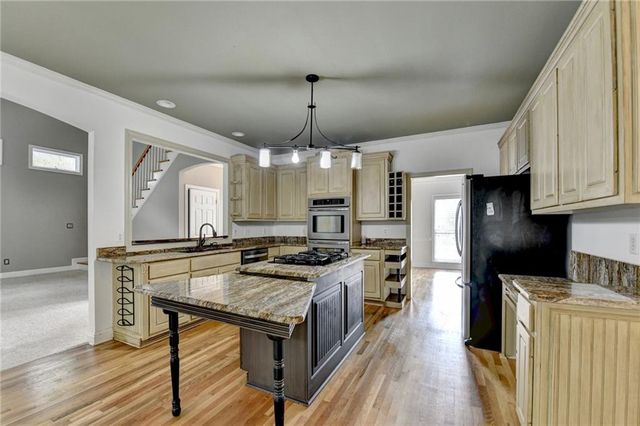 1015 ROWE OAK Circle, Lawrenceville, GA 30043