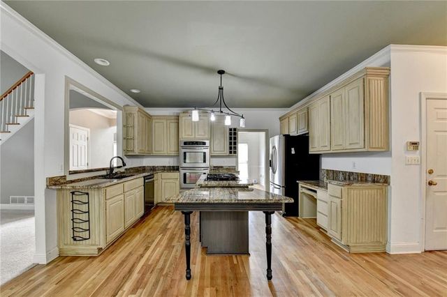 1015 ROWE OAK Circle, Lawrenceville, GA 30043