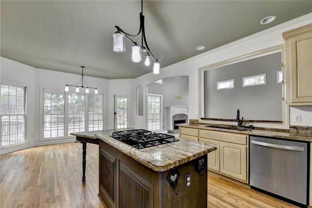 1015 ROWE OAK Circle, Lawrenceville, GA 30043