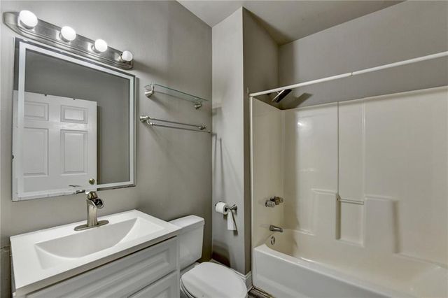 1015 ROWE OAK Circle, Lawrenceville, GA 30043