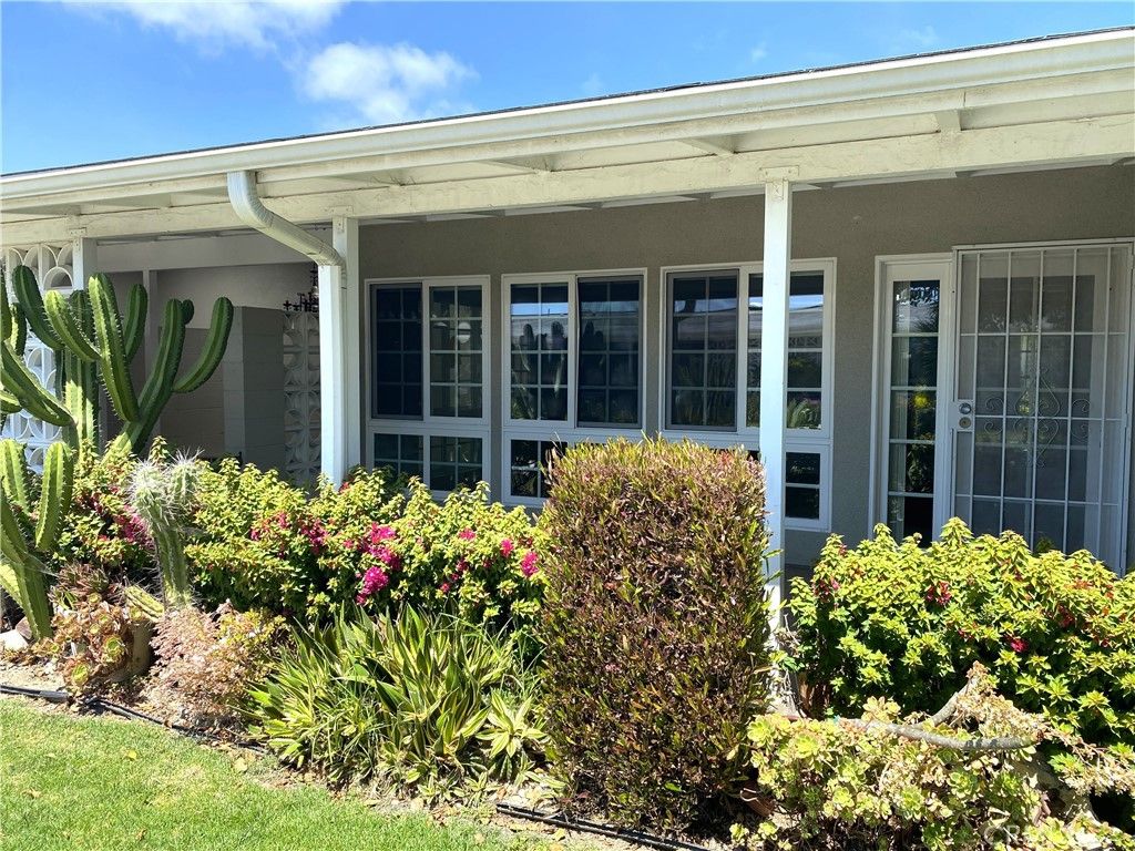 Image 1 of property listing at 1681 Monterey Rd., M2-15D, Seal Beach, CA 90740