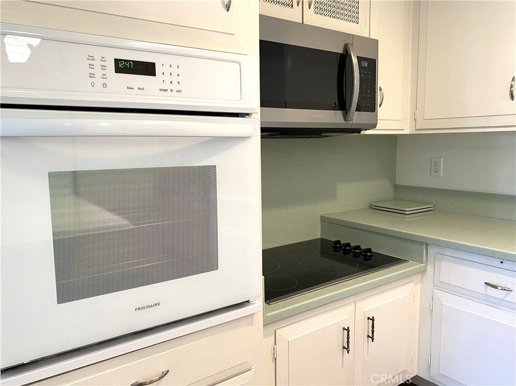 Image 11 of property listing at 1681 Monterey Rd., M2-15D, Seal Beach, CA 90740