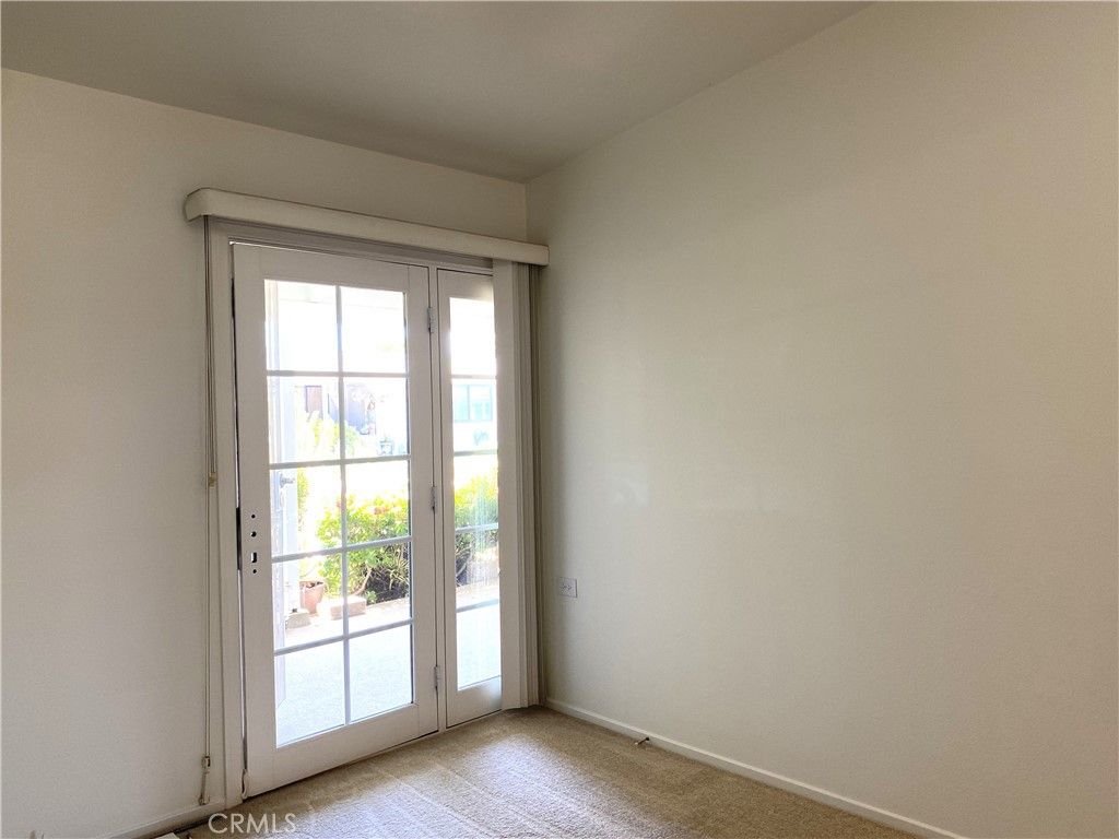 Image 17 of property listing at 1681 Monterey Rd., M2-15D, Seal Beach, CA 90740