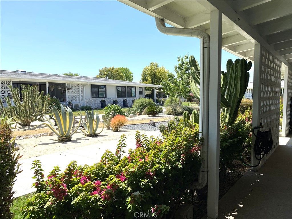 Image 3 of property listing at 1681 Monterey Rd., M2-15D, Seal Beach, CA 90740