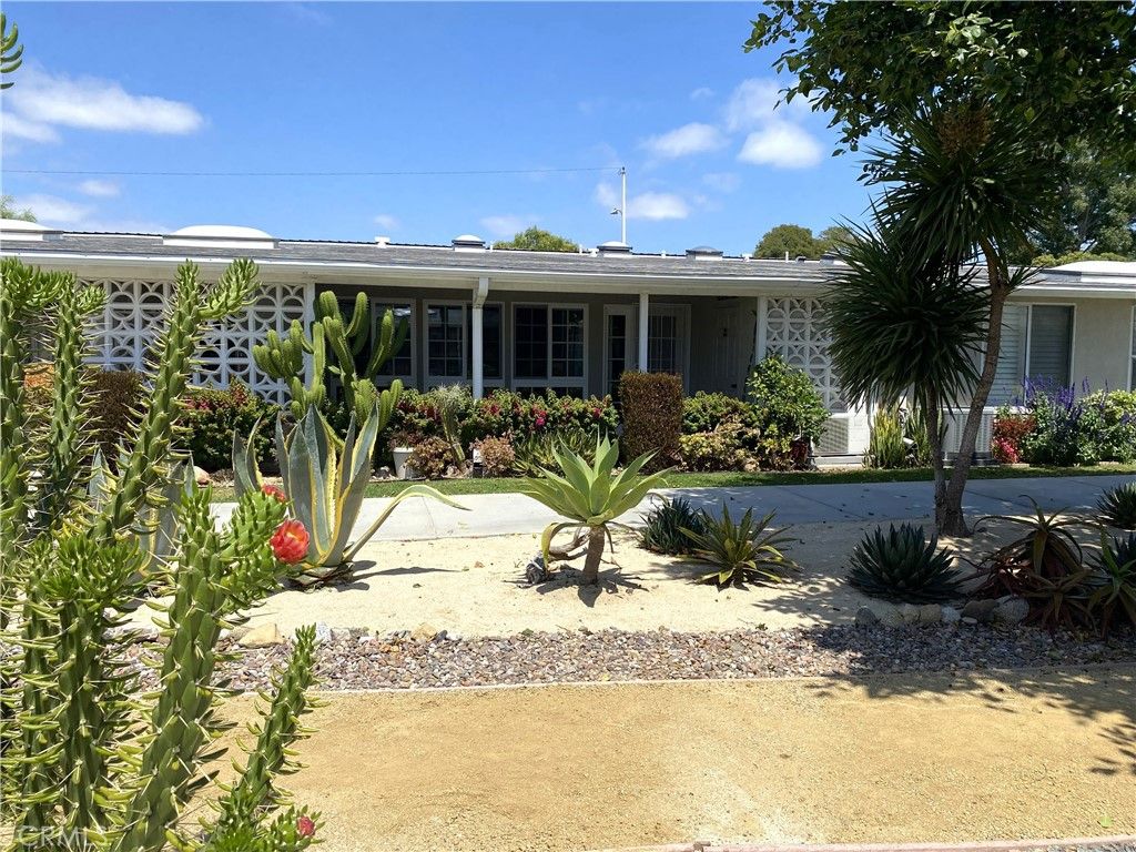 Image 4 of property listing at 1681 Monterey Rd., M2-15D, Seal Beach, CA 90740