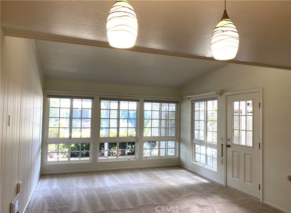 Image 7 of property listing at 1681 Monterey Rd., M2-15D, Seal Beach, CA 90740