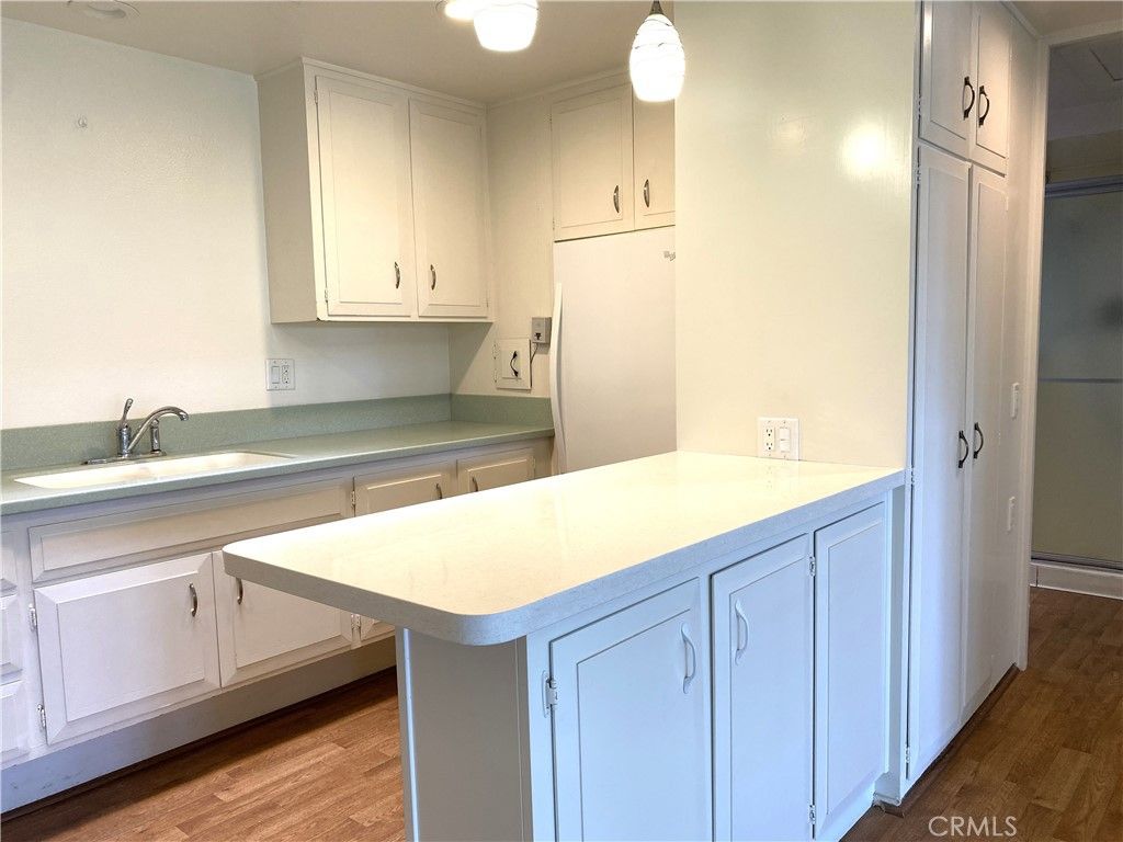 Image 8 of property listing at 1681 Monterey Rd., M2-15D, Seal Beach, CA 90740