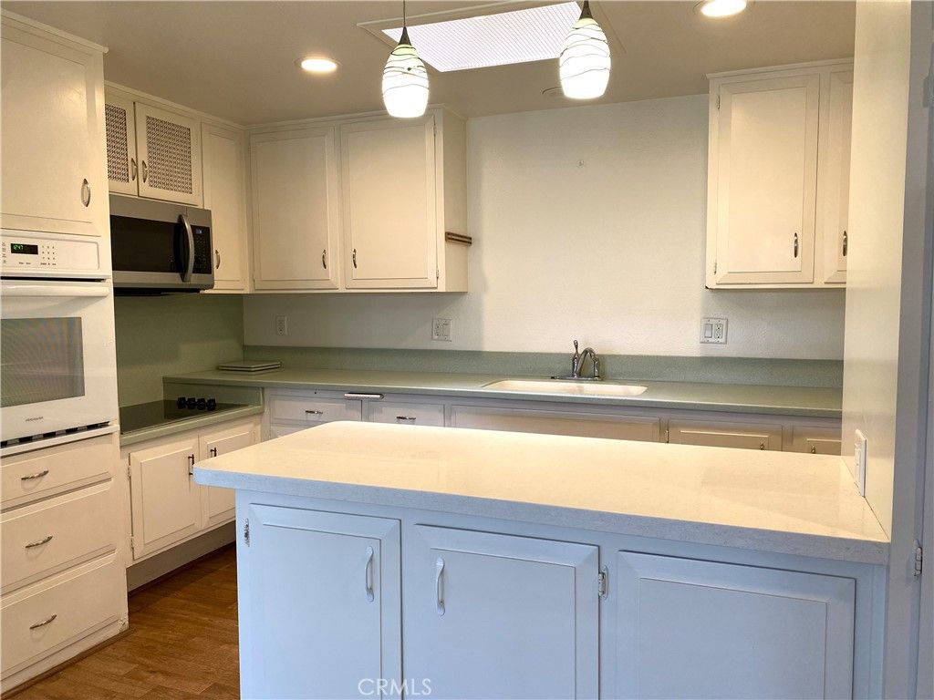 Image 9 of property listing at 1681 Monterey Rd., M2-15D, Seal Beach, CA 90740