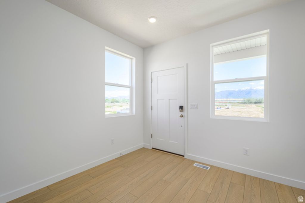 Image 2 of property listing at 1547 S 900 W #140, Clearfield, UT 84015