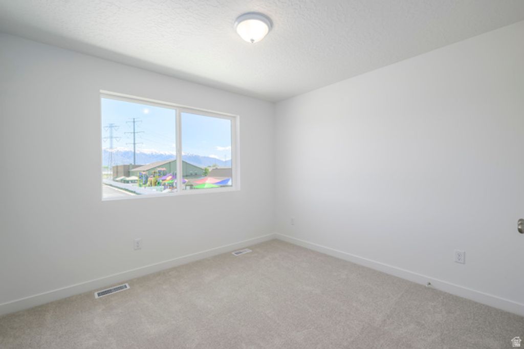 Image 11 of property listing at 1547 S 900 W #140, Clearfield, UT 84015