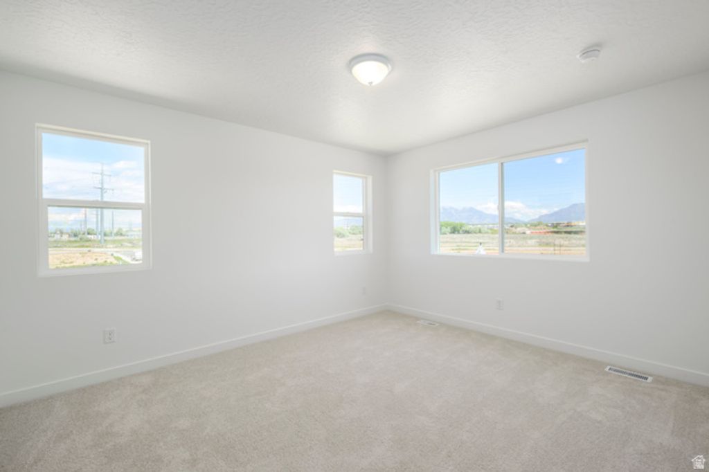 Image 12 of property listing at 1547 S 900 W #140, Clearfield, UT 84015