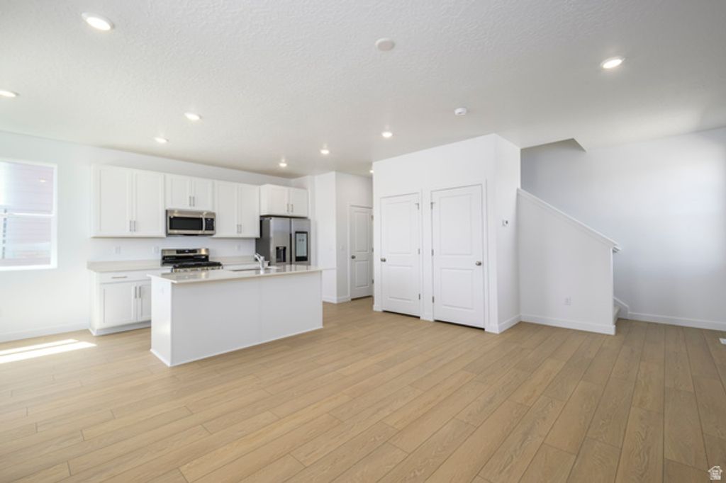 Image 3 of property listing at 1547 S 900 W #140, Clearfield, UT 84015
