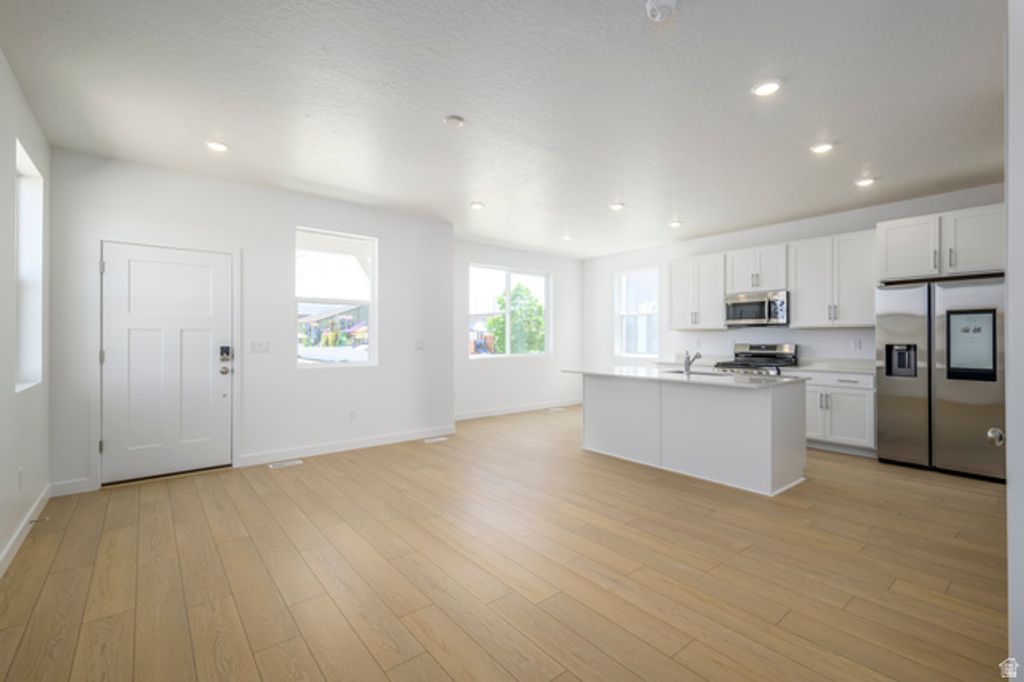 Image 4 of property listing at 1547 S 900 W #140, Clearfield, UT 84015