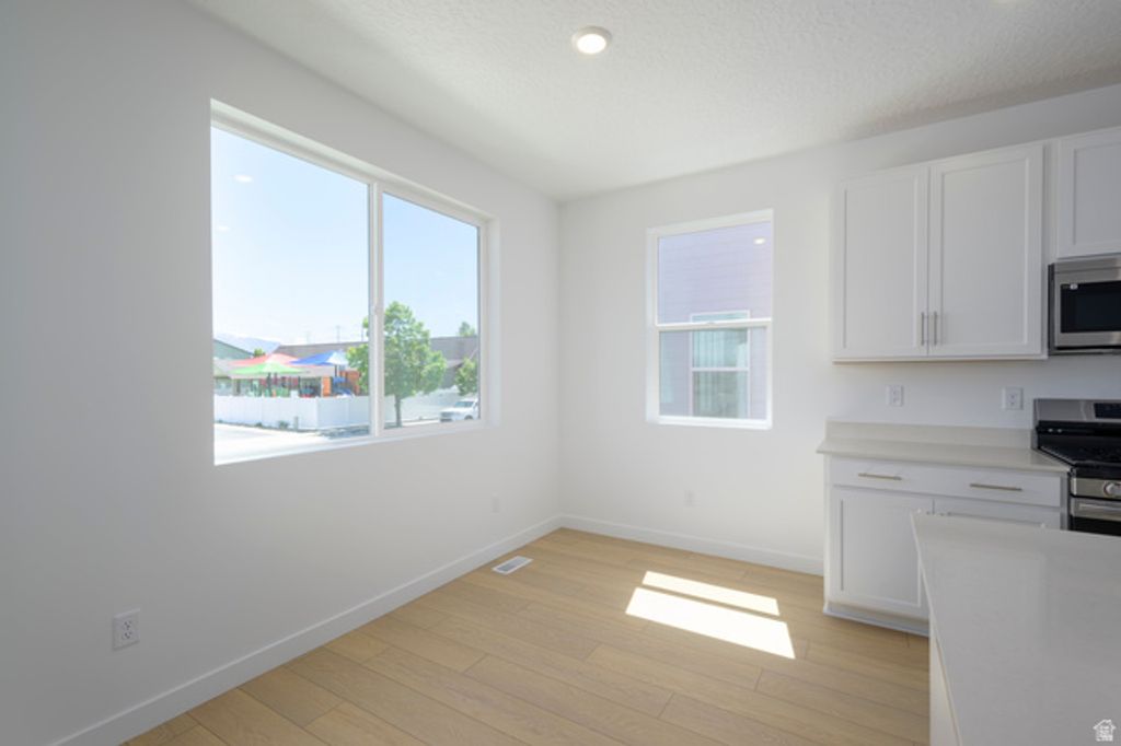 Image 6 of property listing at 1547 S 900 W #140, Clearfield, UT 84015