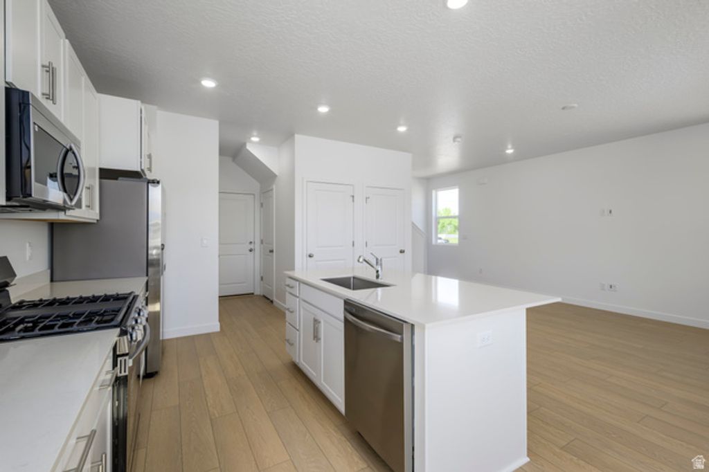 Image 8 of property listing at 1547 S 900 W #140, Clearfield, UT 84015