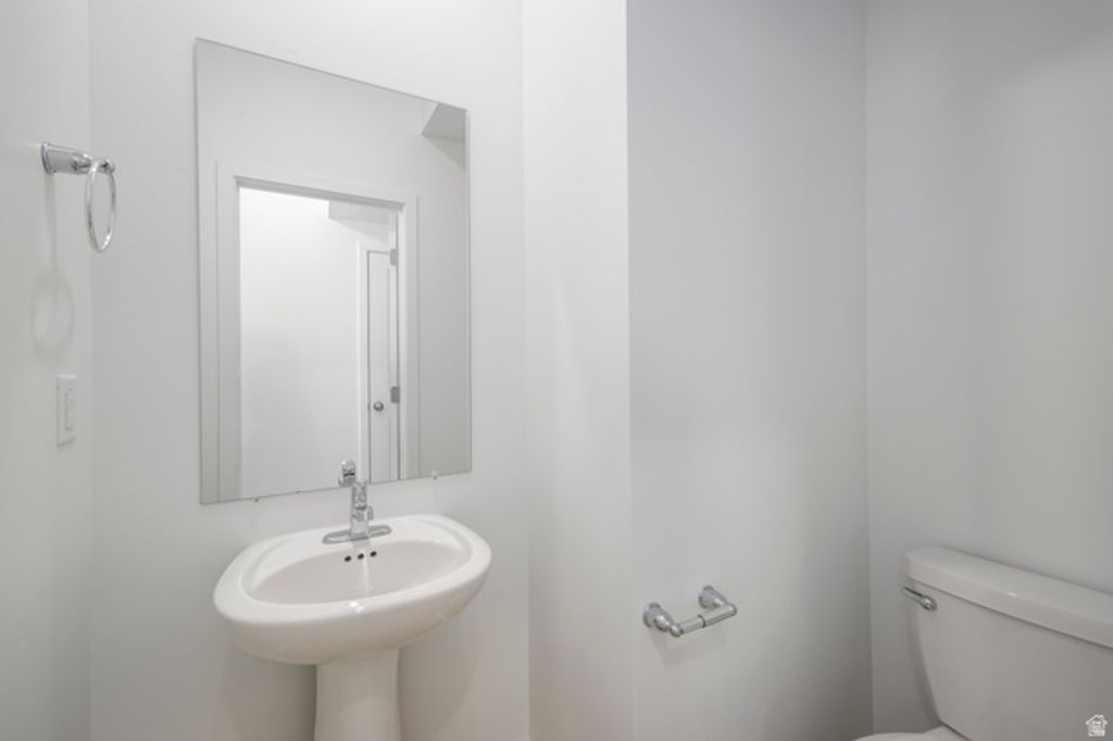 Image 9 of property listing at 1547 S 900 W #140, Clearfield, UT 84015