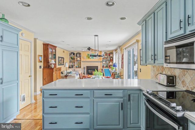 2204 CONTINENTAL DR, Harrisburg, PA 17110