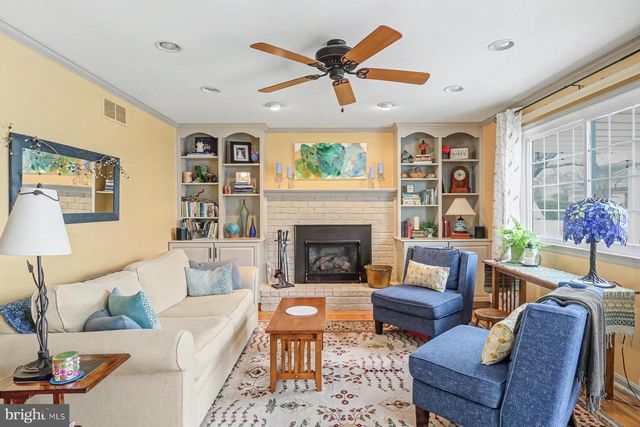 2204 CONTINENTAL DR, Harrisburg, PA 17110