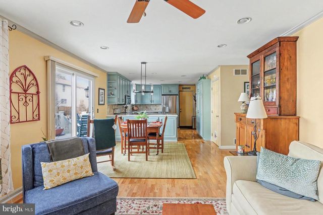 2204 CONTINENTAL DR, Harrisburg, PA 17110