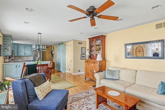 2204 CONTINENTAL DR, Harrisburg, PA 17110