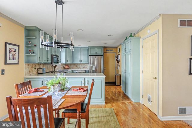 2204 CONTINENTAL DR, Harrisburg, PA 17110