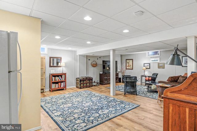 2204 CONTINENTAL DR, Harrisburg, PA 17110