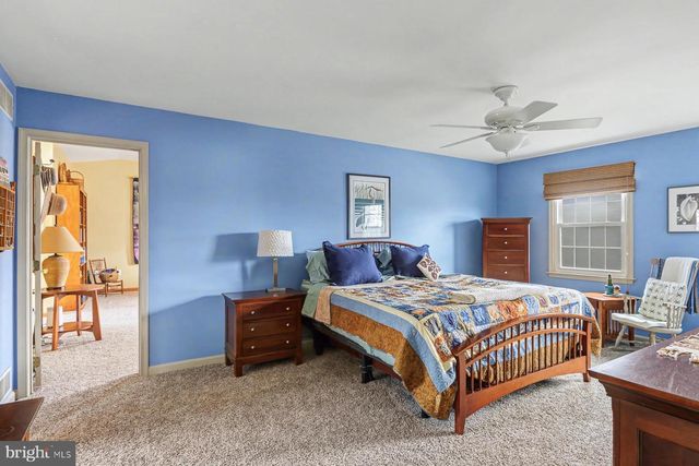 2204 CONTINENTAL DR, Harrisburg, PA 17110