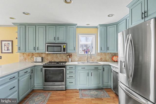 2204 CONTINENTAL DR, Harrisburg, PA 17110