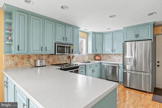 2204 CONTINENTAL DR, Harrisburg, PA 17110