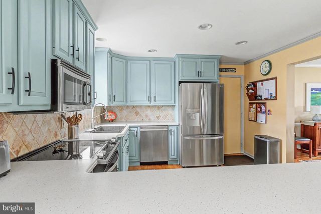 2204 CONTINENTAL DR, Harrisburg, PA 17110