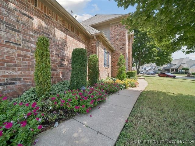 406 W Union Place, Broken Arrow, OK 74011