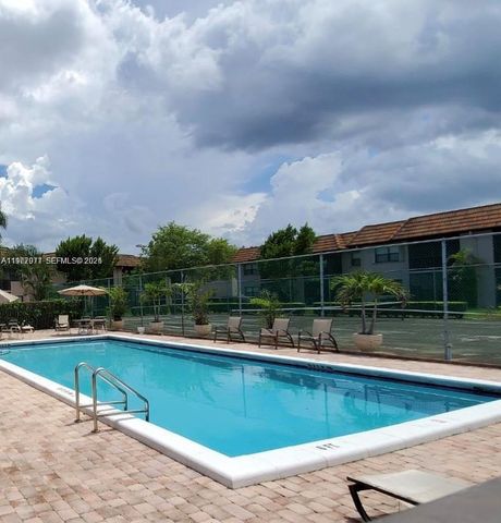 10456 NW 10th St 105, Pembroke Pines, FL 33026