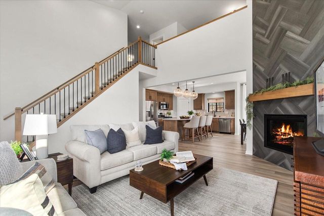 3817 White Oak WAY, Waukesha, WI 53188